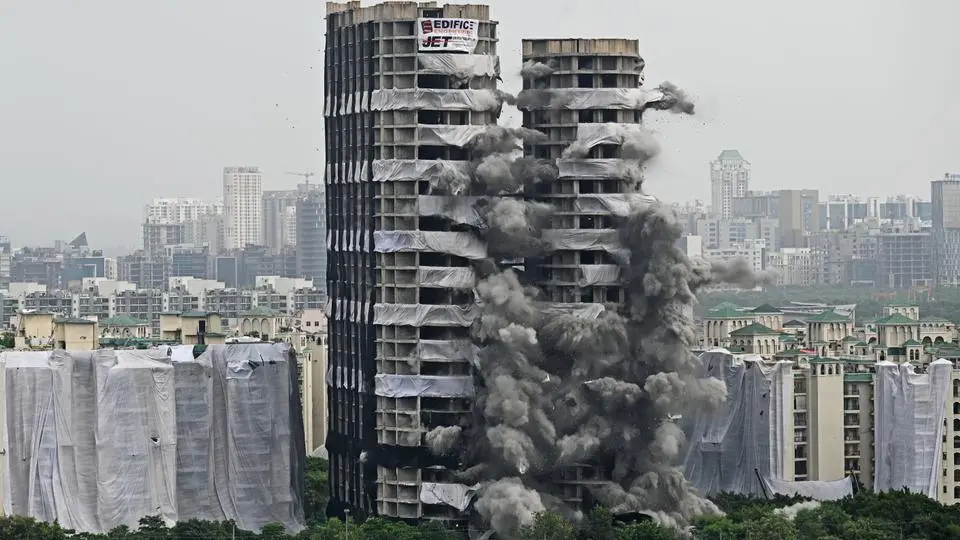 3700 kg of explosives were used to demolish the Twin Towers